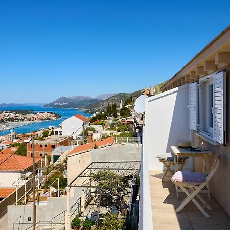 Azure Vista Apartment
